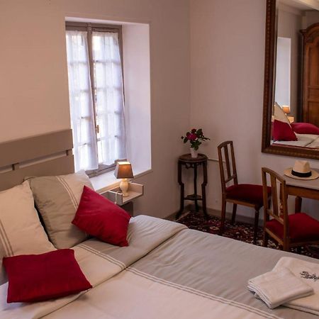 Une Suite Au Jardin Hyenville 外观 照片