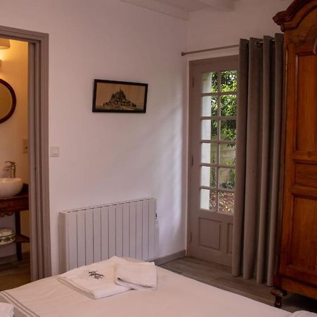 Une Suite Au Jardin Hyenville 外观 照片