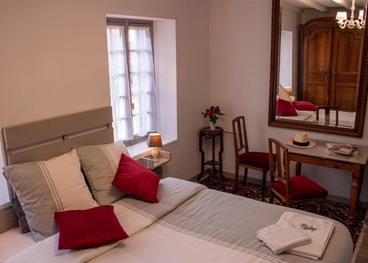Une Suite Au Jardin Hyenville 外观 照片