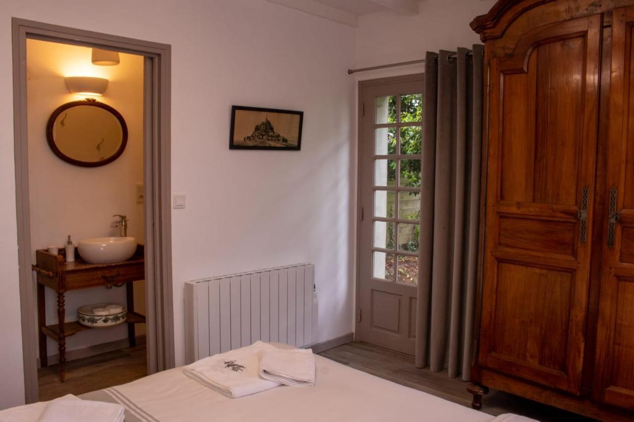 Une Suite Au Jardin Hyenville 外观 照片